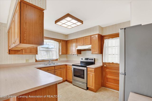 6102 Bradford Lane, Lansing, MI 48917