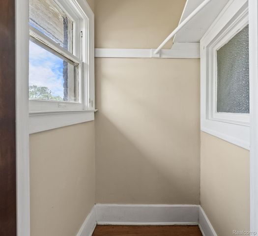 5302 BURNS Street, Detroit, MI 48213