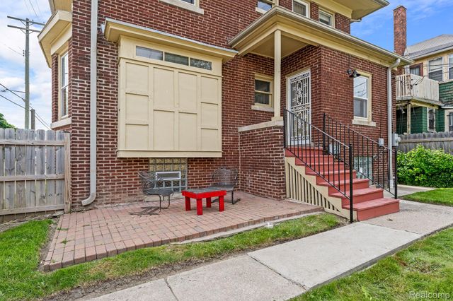5302 BURNS Street, Detroit, MI 48213