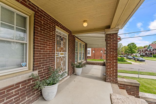5302 BURNS Street, Detroit, MI 48213