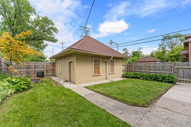 5302 BURNS Street, Detroit, MI 48213