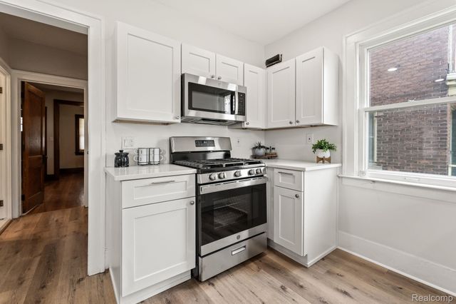5302 BURNS Street, Detroit, MI 48213