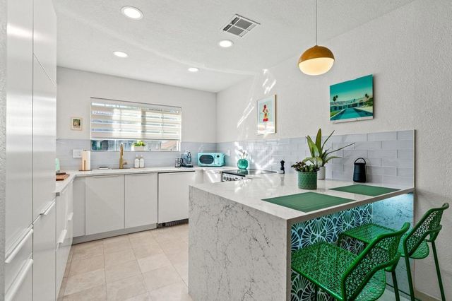 505 S Farrell Drive H47, Palm Springs, CA 92264