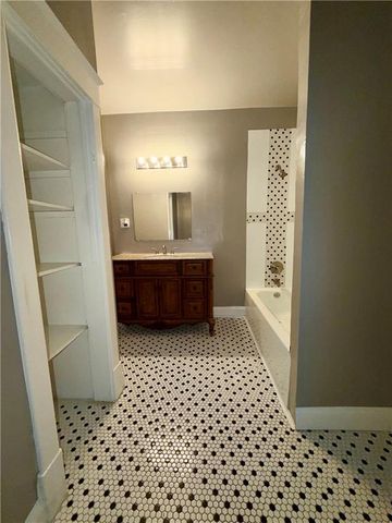 1116 Askew Avenue, Kansas City, MO 64127