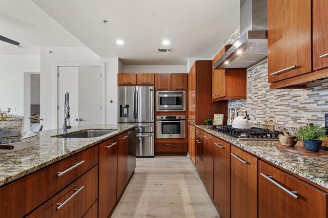 210 Lee Barton DR 517, Austin, TX 78704