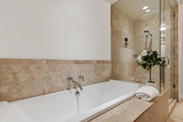 210 Lee Barton DR 517, Austin, TX 78704