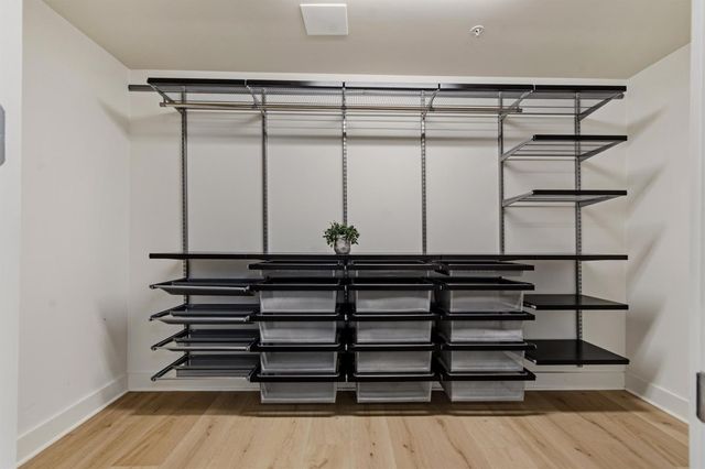 210 Lee Barton DR 517, Austin, TX 78704