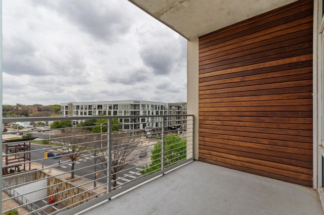 210 Lee Barton DR 517, Austin, TX 78704