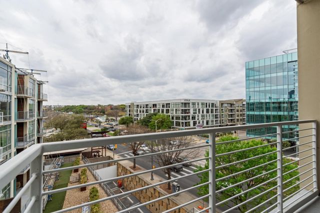 210 Lee Barton DR 517, Austin, TX 78704