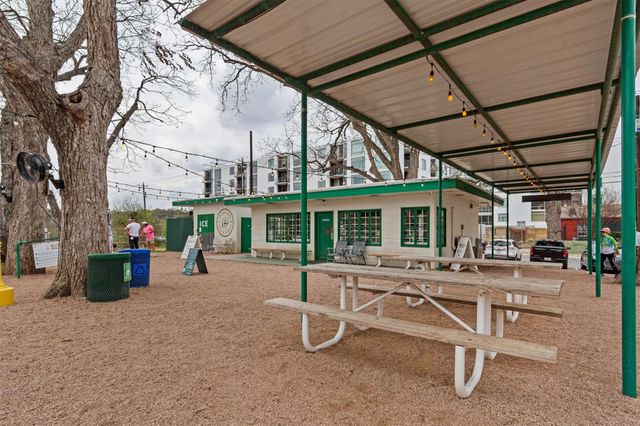 210 Lee Barton DR 517, Austin, TX 78704