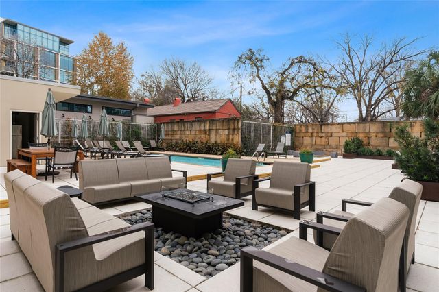 210 Lee Barton DR 517, Austin, TX 78704