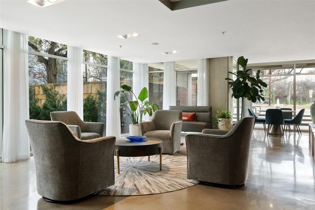 210 Lee Barton DR 517, Austin, TX 78704