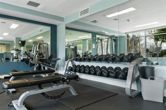 210 Lee Barton DR 517, Austin, TX 78704