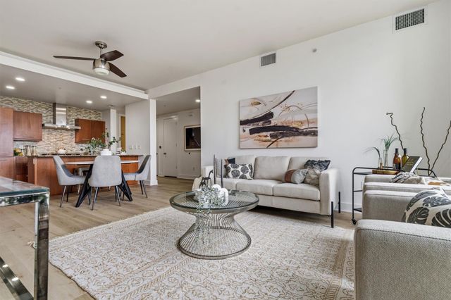 210 Lee Barton DR 517, Austin, TX 78704