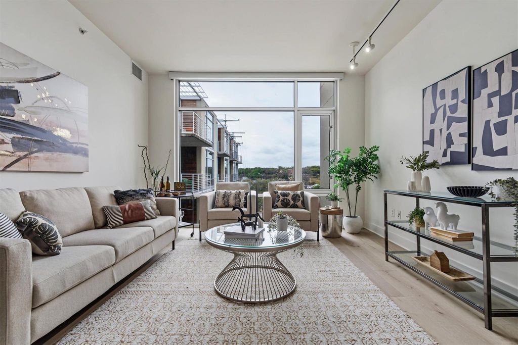 210 Lee Barton DR 517, Austin, TX 78704