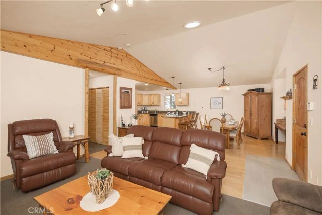 864 Jaybird, Big Bear Lake, CA 92315