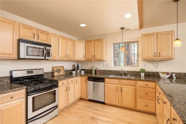 864 Jaybird, Big Bear Lake, CA 92315