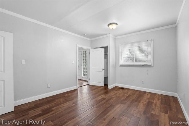 22228 Bon Heur Street, Saint Clair Shores, MI 48081