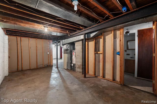 22228 Bon Heur Street, Saint Clair Shores, MI 48081