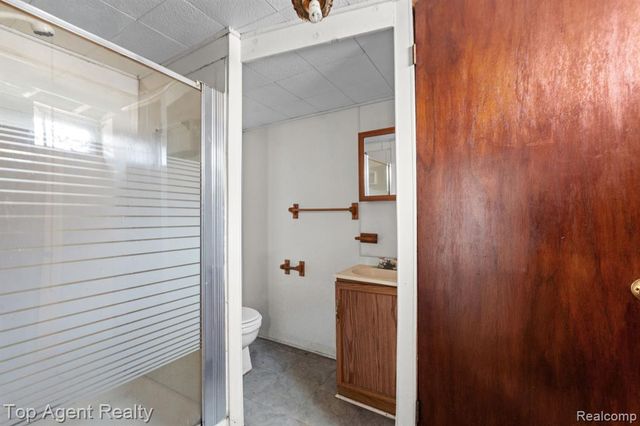 22228 Bon Heur Street, Saint Clair Shores, MI 48081