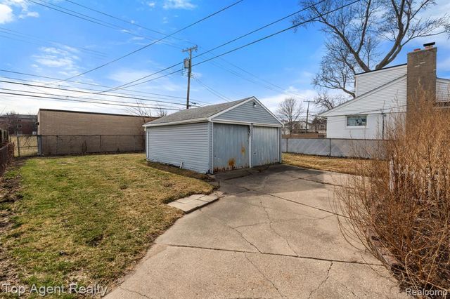 22228 Bon Heur Street, Saint Clair Shores, MI 48081