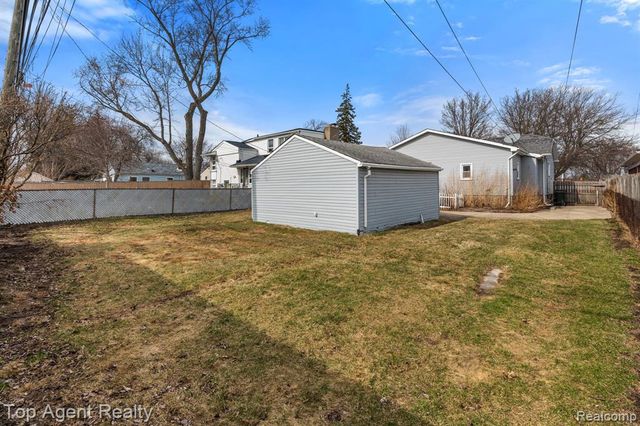 22228 Bon Heur Street, Saint Clair Shores, MI 48081