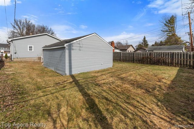 22228 Bon Heur Street, Saint Clair Shores, MI 48081
