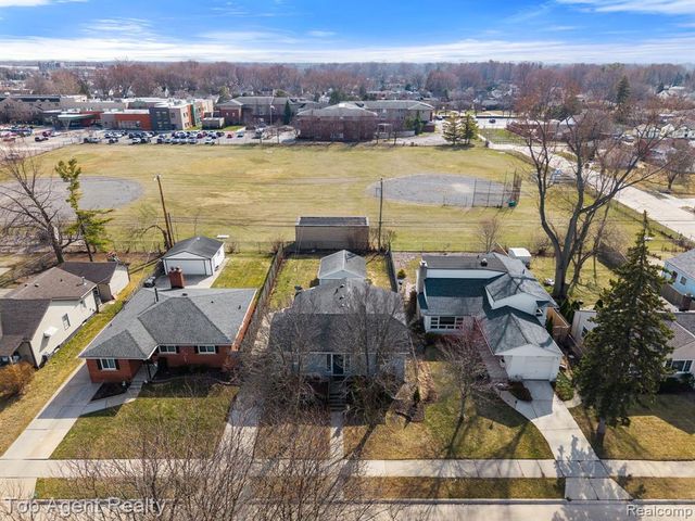 22228 Bon Heur Street, Saint Clair Shores, MI 48081