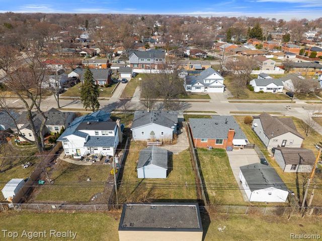 22228 Bon Heur Street, Saint Clair Shores, MI 48081