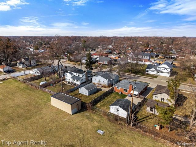 22228 Bon Heur Street, Saint Clair Shores, MI 48081