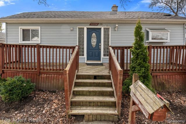 22228 Bon Heur Street, Saint Clair Shores, MI 48081