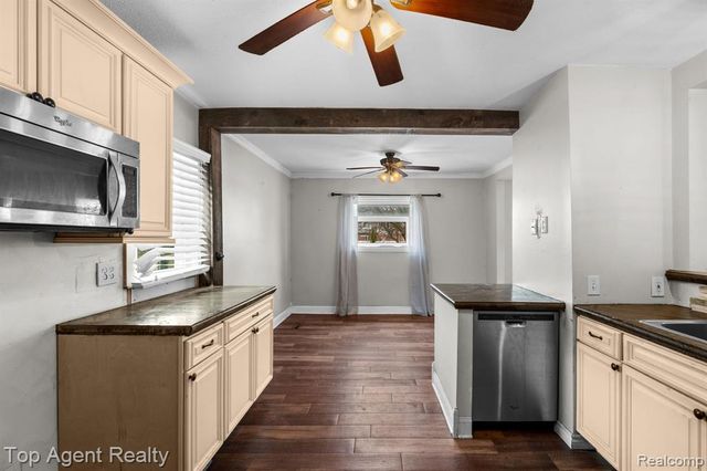 22228 Bon Heur Street, Saint Clair Shores, MI 48081