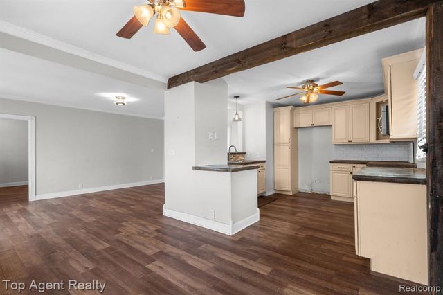 22228 Bon Heur Street, Saint Clair Shores, MI 48081