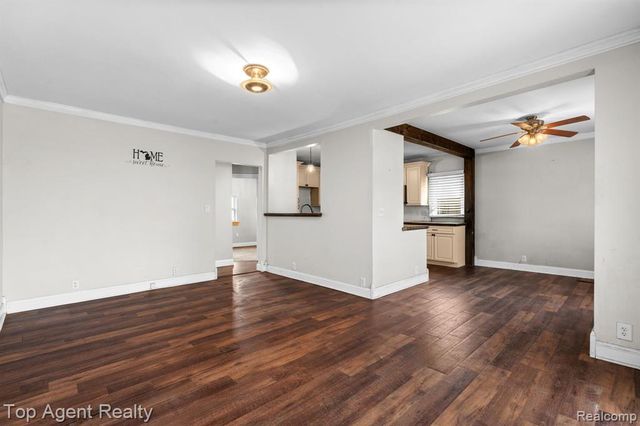 22228 Bon Heur Street, Saint Clair Shores, MI 48081