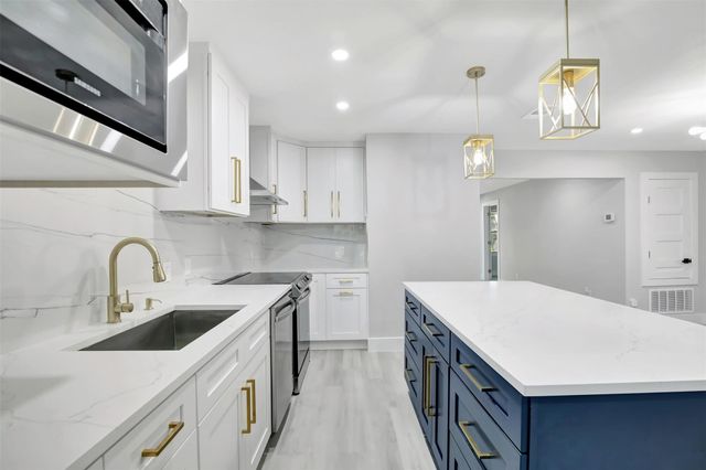 6018 E University Boulevard 102, Dallas, TX 75206