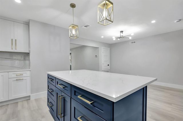 6018 E University Boulevard 102, Dallas, TX 75206