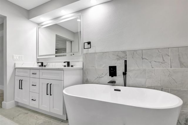 6018 E University Boulevard 102, Dallas, TX 75206