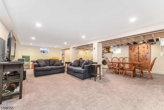 158 Featherbed Lane, Raritan Twp., NJ 08822