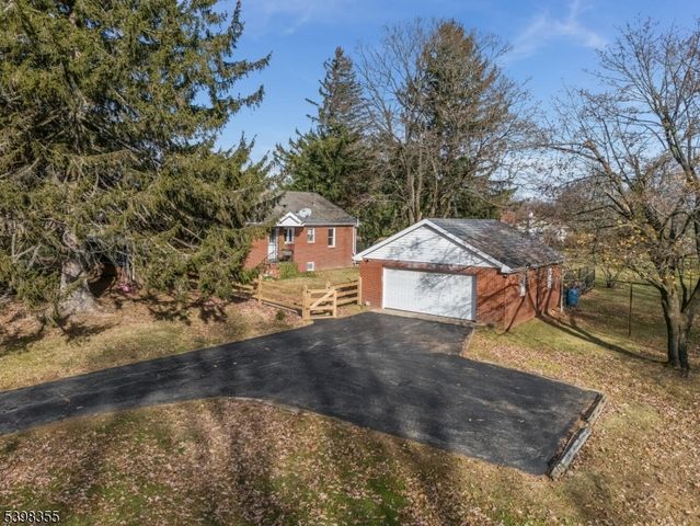 158 Featherbed Lane, Raritan Twp., NJ 08822