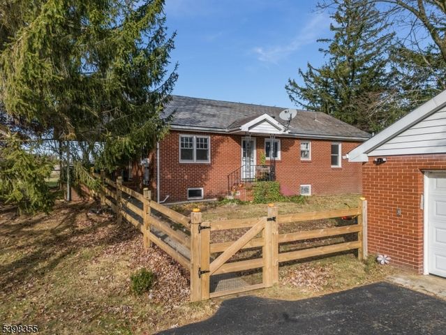 158 Featherbed Lane, Raritan Twp., NJ 08822