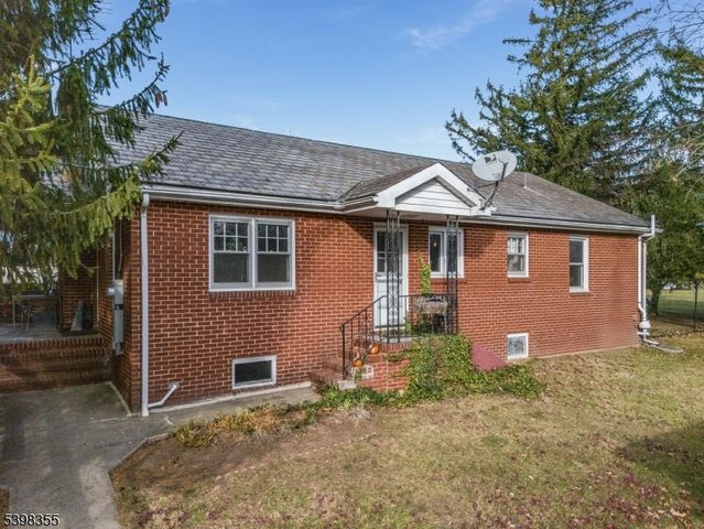 158 Featherbed Lane, Raritan Twp., NJ 08822