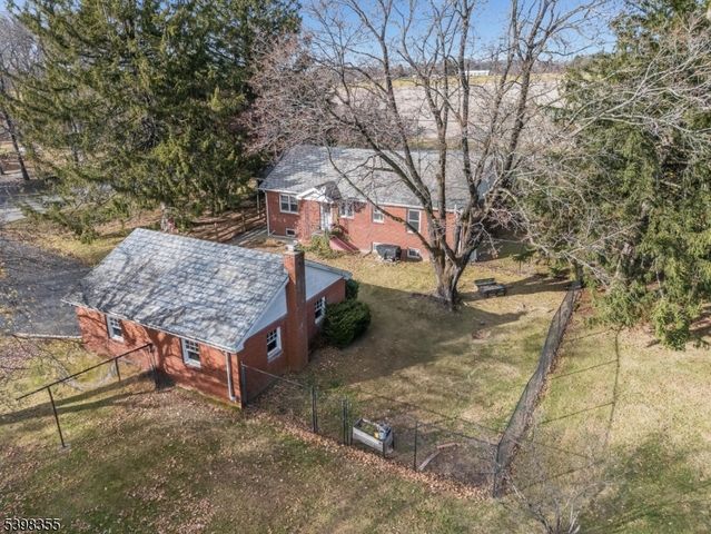 158 Featherbed Lane, Raritan Twp., NJ 08822