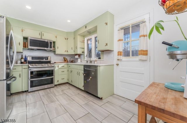 158 Featherbed Lane, Raritan Twp., NJ 08822