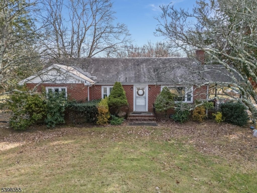 158 Featherbed Lane, Raritan Twp., NJ 08822