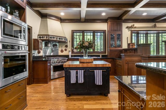 14 Walnut Drive, Mills River, NC 28759