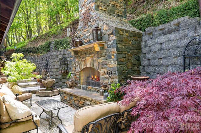 14 Walnut Drive, Mills River, NC 28759