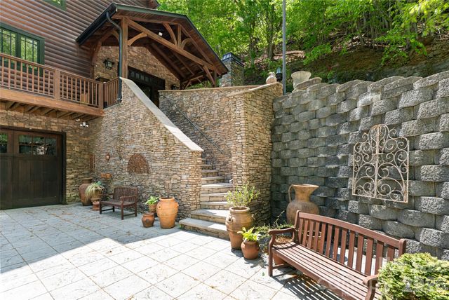 14 Walnut Drive, Mills River, NC 28759