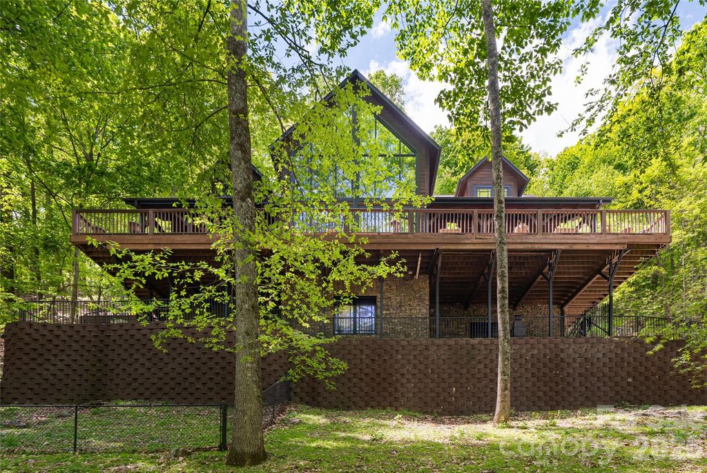 14 Walnut Drive, Mills River, NC 28759