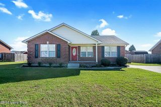 135 Kenton Dr, Bardstown, KY 40004