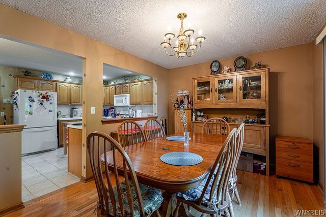 12 Pineview Court, West Seneca, NY 14224